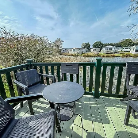 Fantastic Caravan With Stunning Lake Views At Southview Holiday Park Ref 33002Ml Skegness Exterior photo