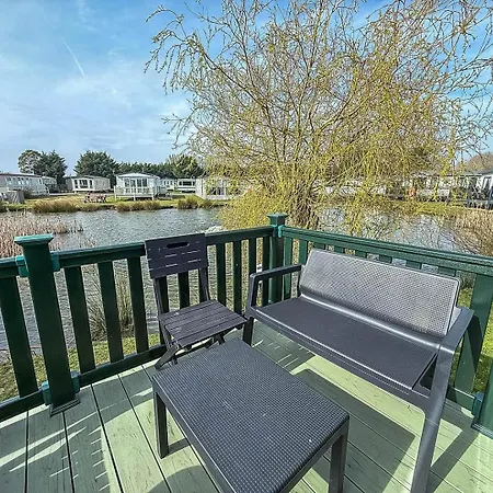 Fantastic Caravan With Stunning Lake Views At Southview Holiday Park Ref 33002Ml Skegness Exterior photo