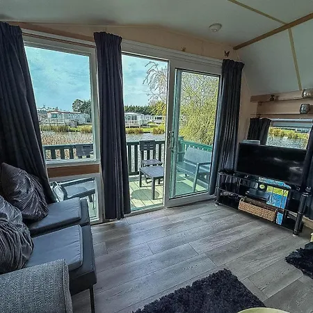 Fantastic Caravan With Stunning Lake Views At Southview Holiday Park Ref 33002Ml Skegness Exterior photo