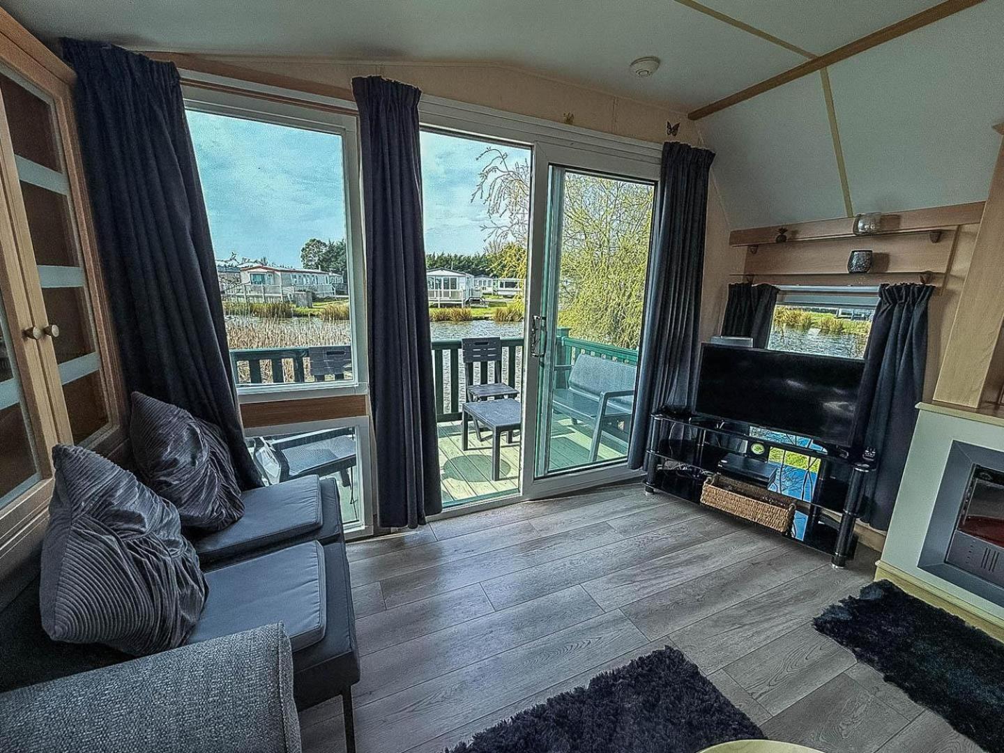 Fantastic Caravan With Stunning Views At Southview Ref 33002ml Skegness