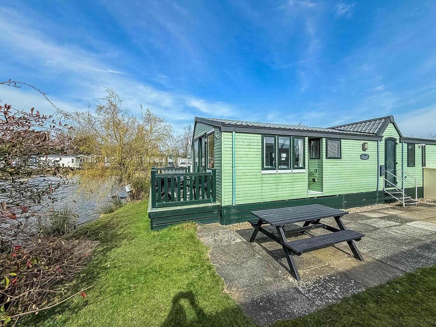 Camping Fantastic Caravan With Stunning Views At Southview Ref 33002ml *