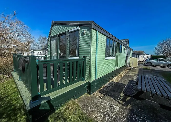 Fantastic Caravan With Stunning Lake Views At Southview Holiday Park Ref 33002Ml