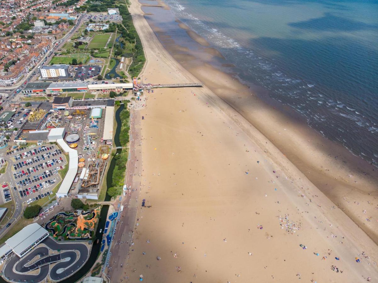 Fantastic Caravan With Stunning Views At Southview Ref 33002ml Campsite Skegness