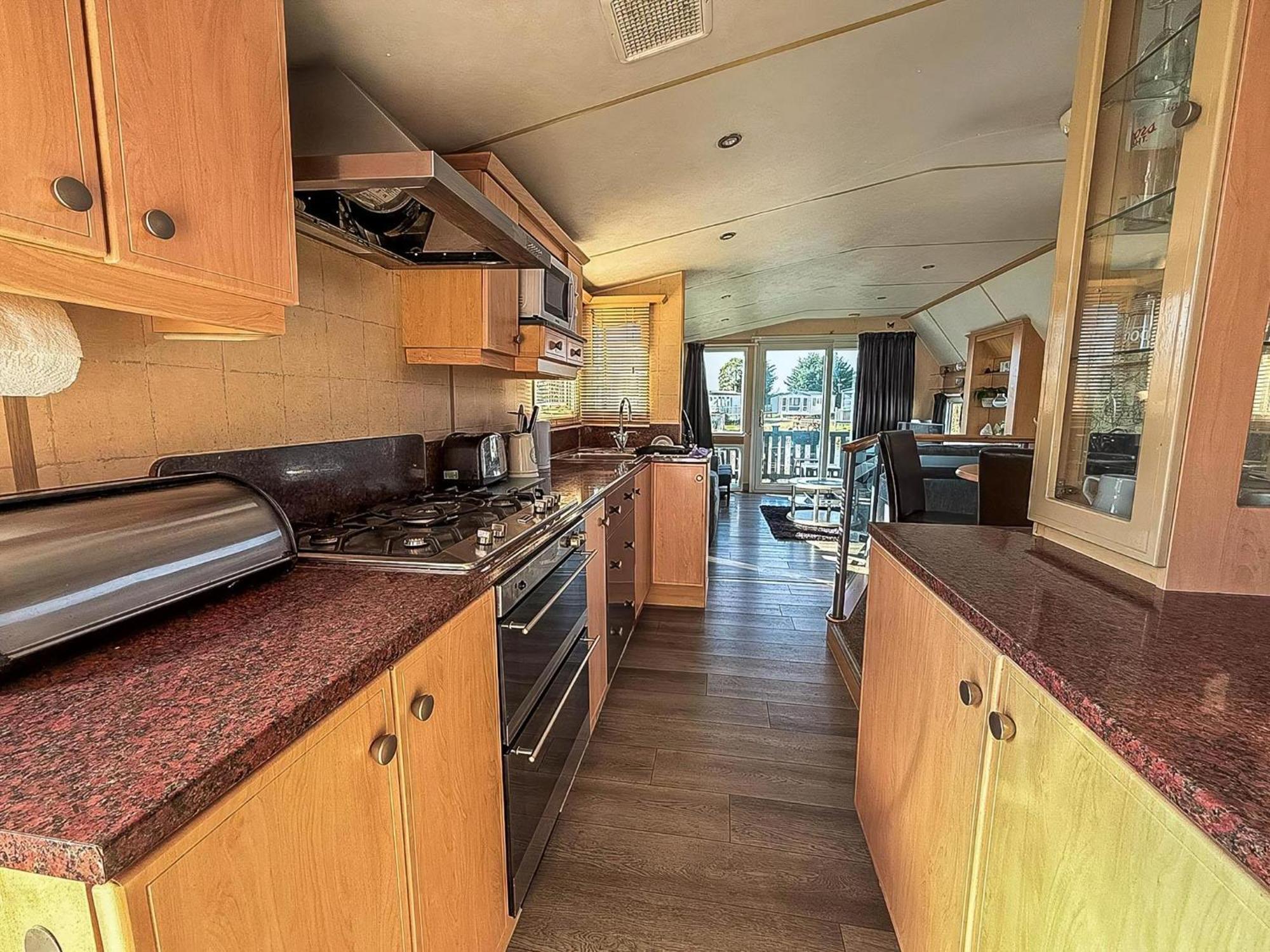 Fantastic Caravan With Stunning Views At Southview Ref 33002ml Campsite Skegness