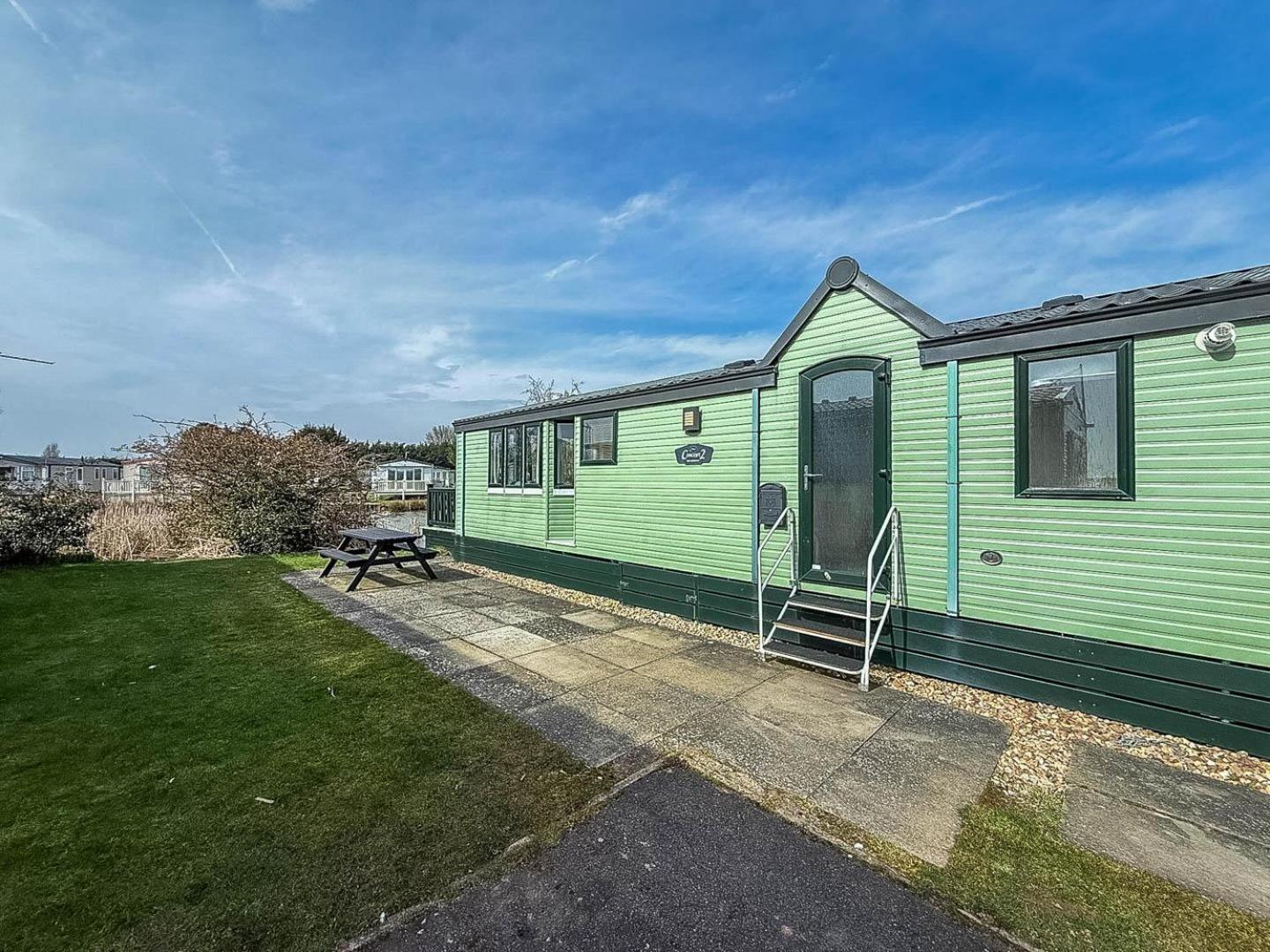 Fantastic Caravan With Stunning Views At Southview Ref 33002ml Campsite *